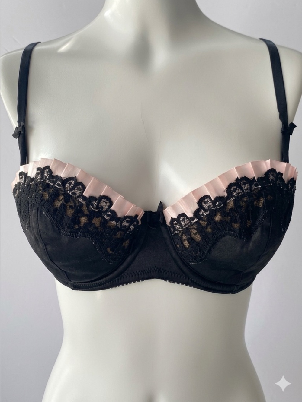 VTG Victoria's Secret Black Lace & Pink Pleated Ruffle Bra 34C Y2K Coquette Maid